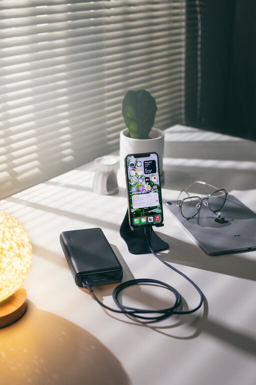 How to Organize Cables and Chargers Neatly: Easy Tips and Tricks